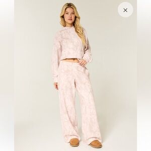 Hollister Logo Graphic Wide-Leg Sweatpants Size “XS Short” -NWT